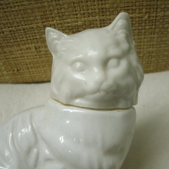 Vintage Avon White Cat Glass Cologne Bottle - Picture 13 of 16